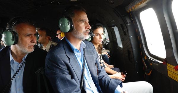 Foto: Los Reyes, en el helicóptero. (Casa Real)