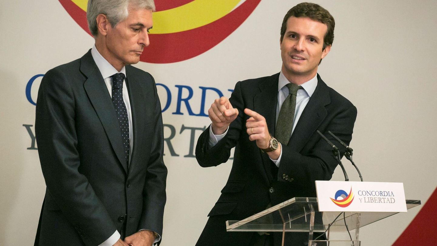Pablo Casado junto al presidente de la Fundación Concordia y Libertad, Adolfo Suárez Illana. (EFE)