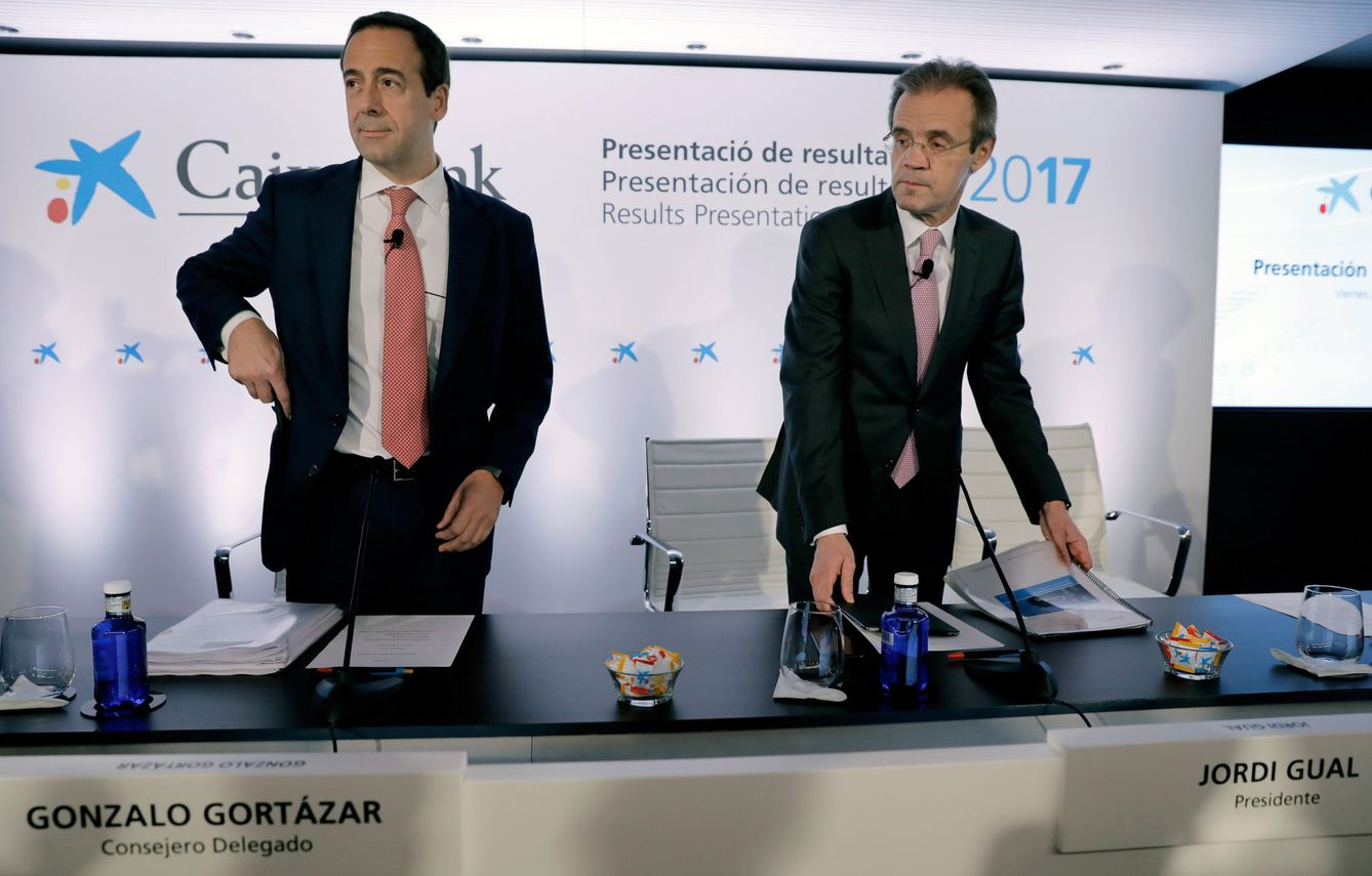 El presidente de CaixaBank, Jordi Gual (d) y el consejero delegado, Gonzalo Gortázar (i). (EFE)