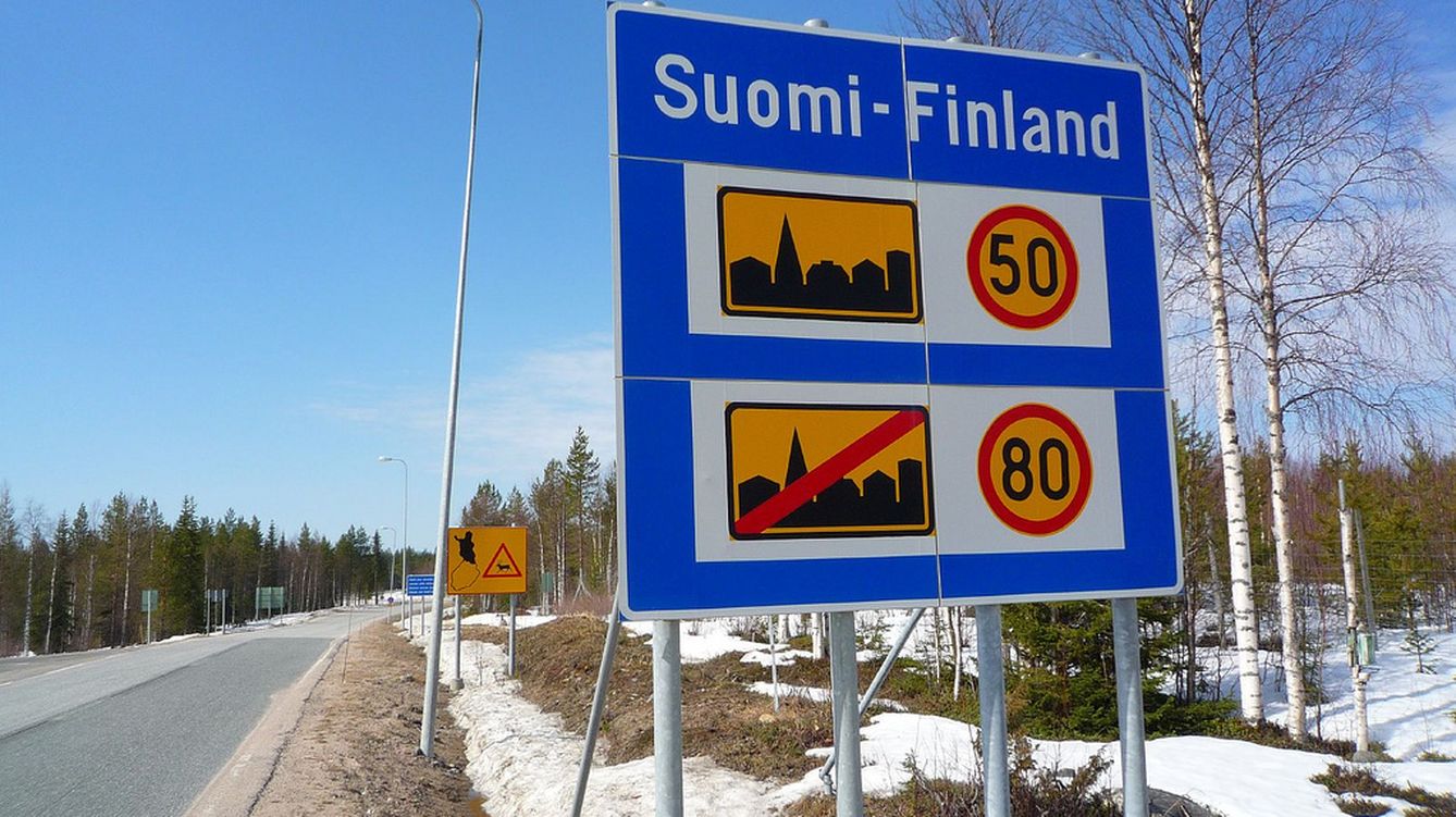 Foto: Una señal de tráfico en Finlandia indica los límites de velocidad correspondientes (Flickr/Timo Newton-Syms)