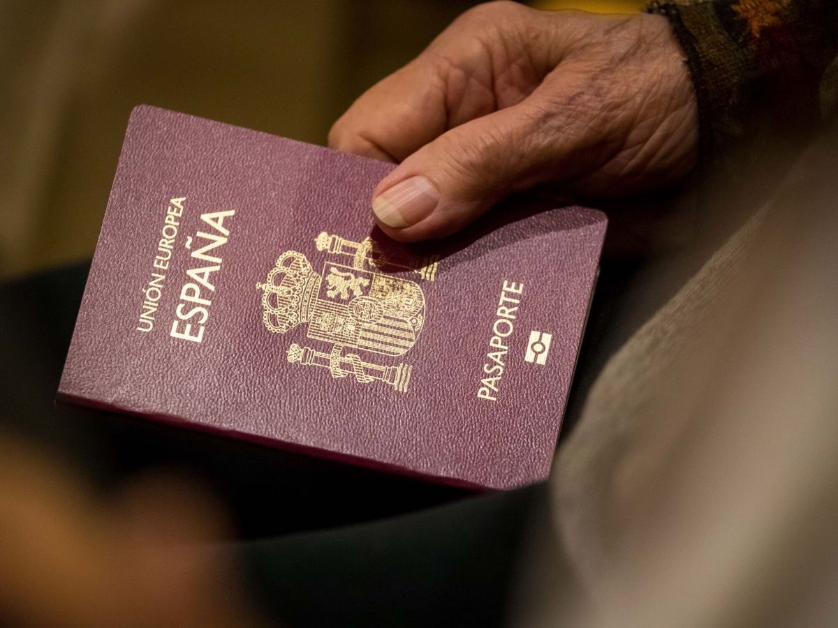 Foto: Cuanto tardan en darte la nacionalidad española dependiendo del país del que procedas: entre 12 y 120 meses (EFE/MIGUEL GUTIÉRREZ)
