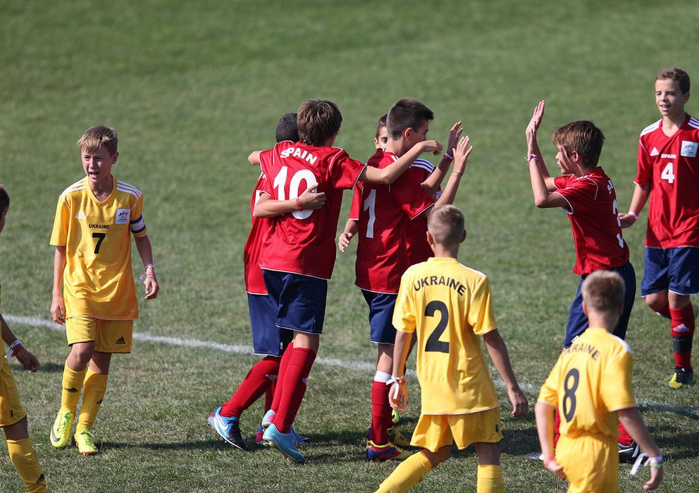 Foto: Los jugadores de España celebran un gol. 