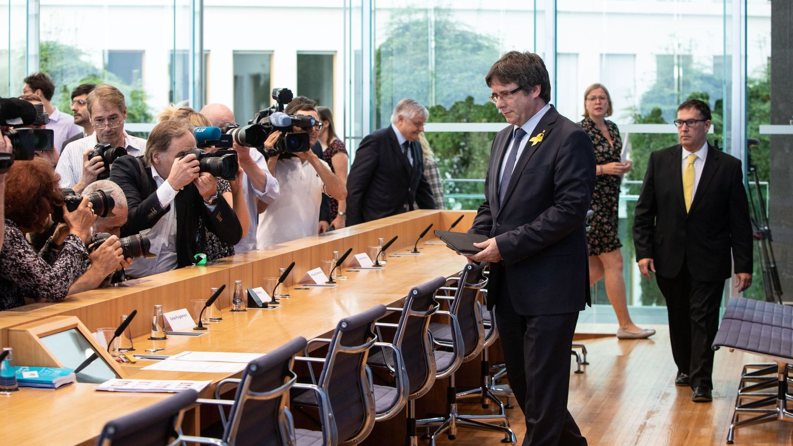 Foto: Carles Puigdemont, a su llegada a la rueda de prensa en Berlín, este miércoles 25 de julio de 2018. (EFE)