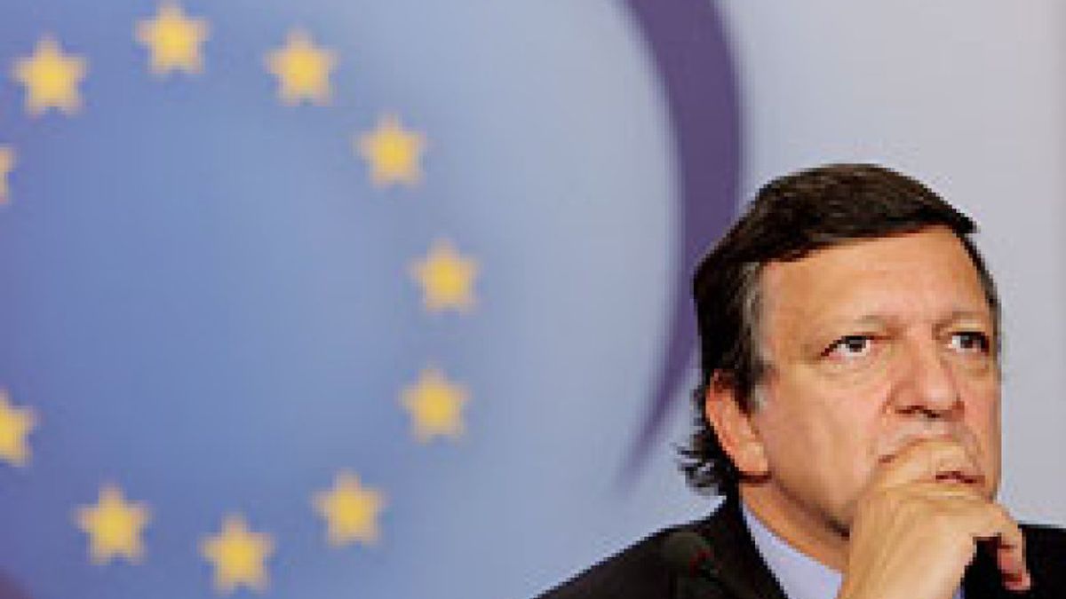 Barroso responde a Sarkozy y Berlusconi que está dispuesto a reformar Schengen