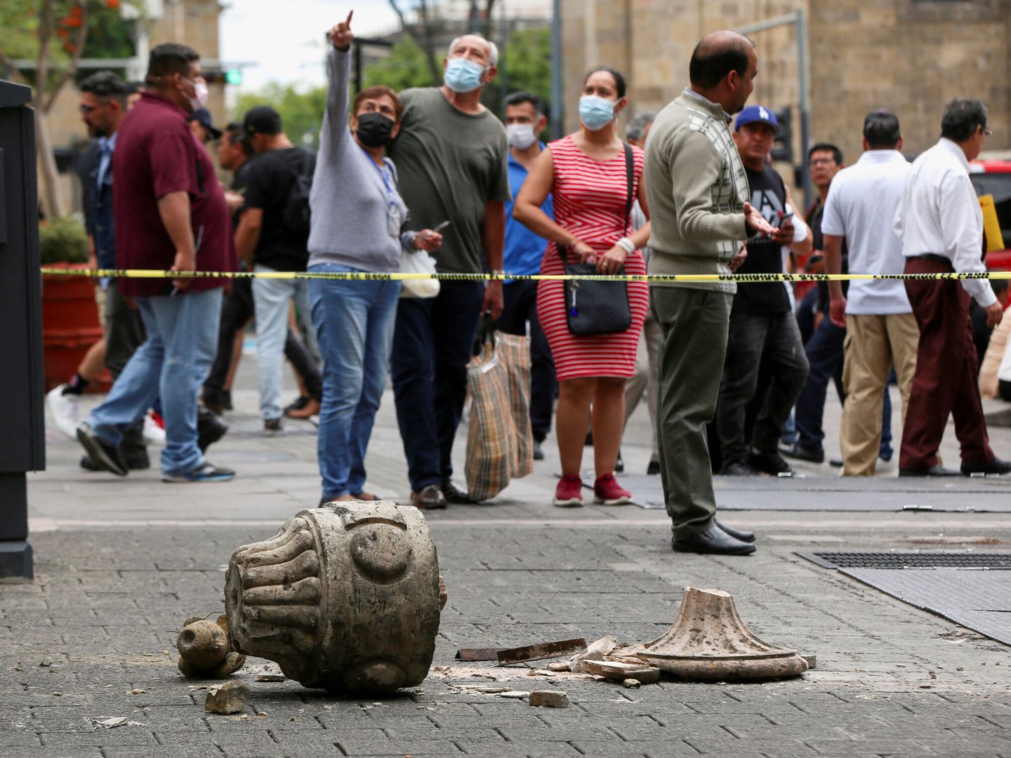 Un adorno se cayó de una iglesia durante un terremoto, en Guadalajara, México. (Reuters/Fernando Carranza)