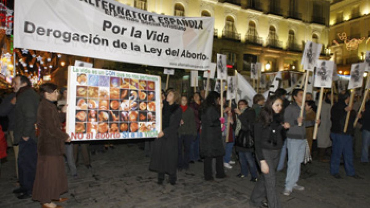 Las clínicas abortivas se sientan con el Gobierno y la Fiscalía en busca de apoyo frente a Aguirre
