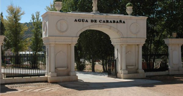 Foto: Entrada al complejo Aguas de Carabaña.