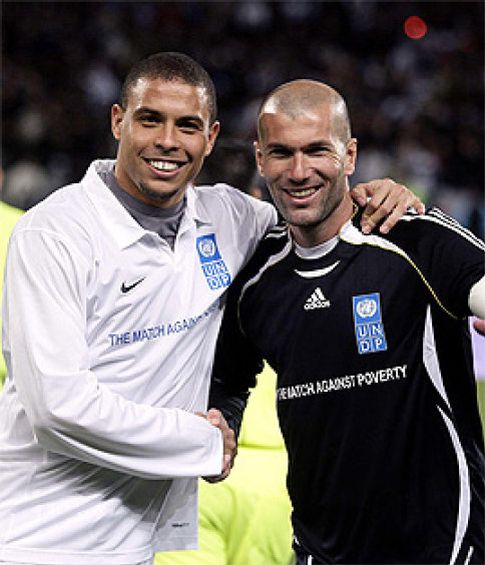 Foto: Zidane y Ronaldo vuelven a escena en el Partido Anual contra la Pobreza