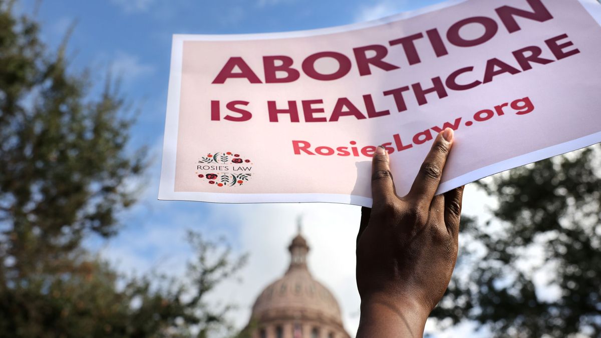 Un juez federal de EEUU bloquea la ley de Texas que prohíbe el aborto tras 6 semanas