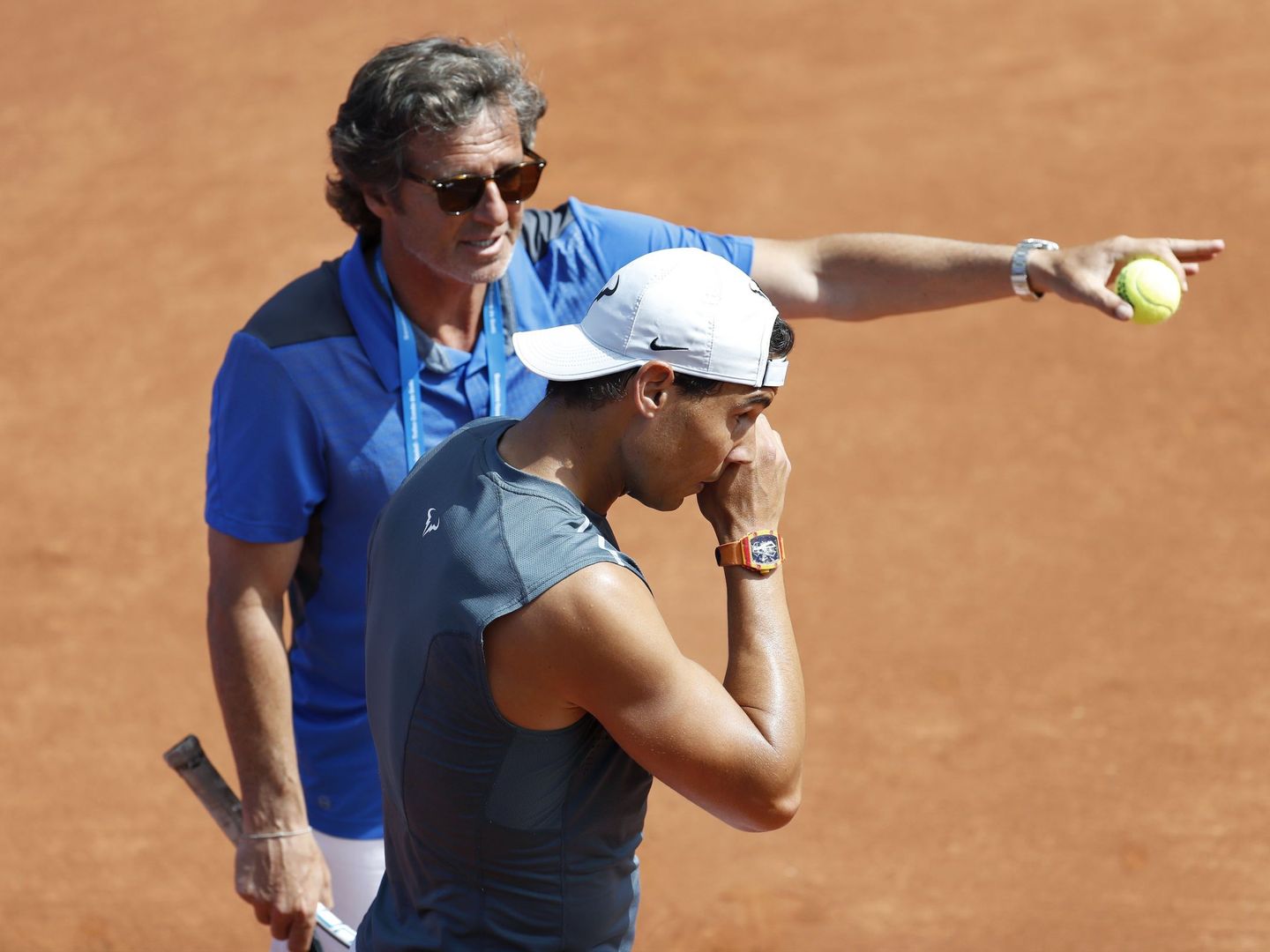 Rafael Nadal, junto a su entrenador Francis Roig. (EFE)