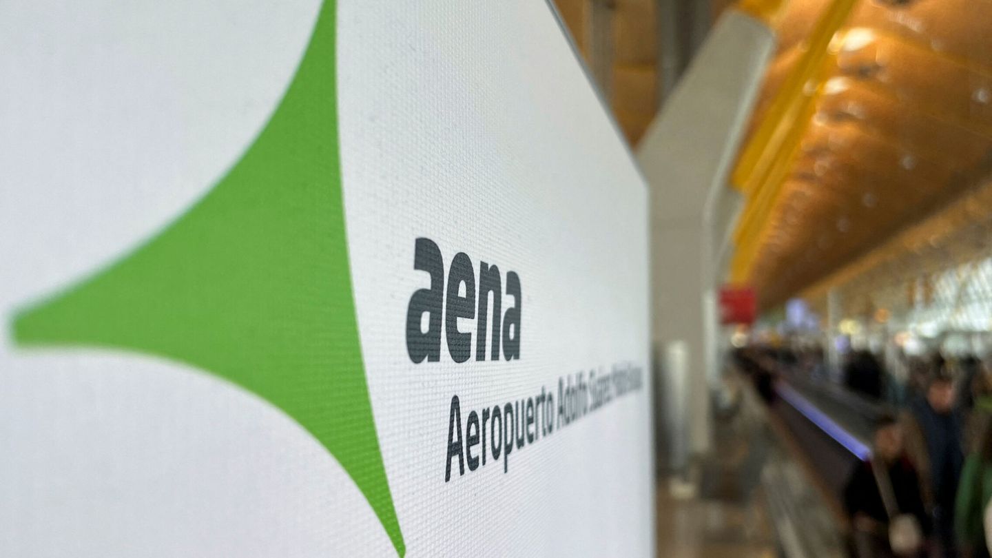 Logo de Aena en un aeropuerto español. 