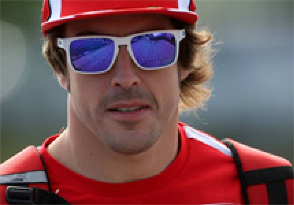 Foto: Alonso culpa a Button de su abandono: "Midió mal"