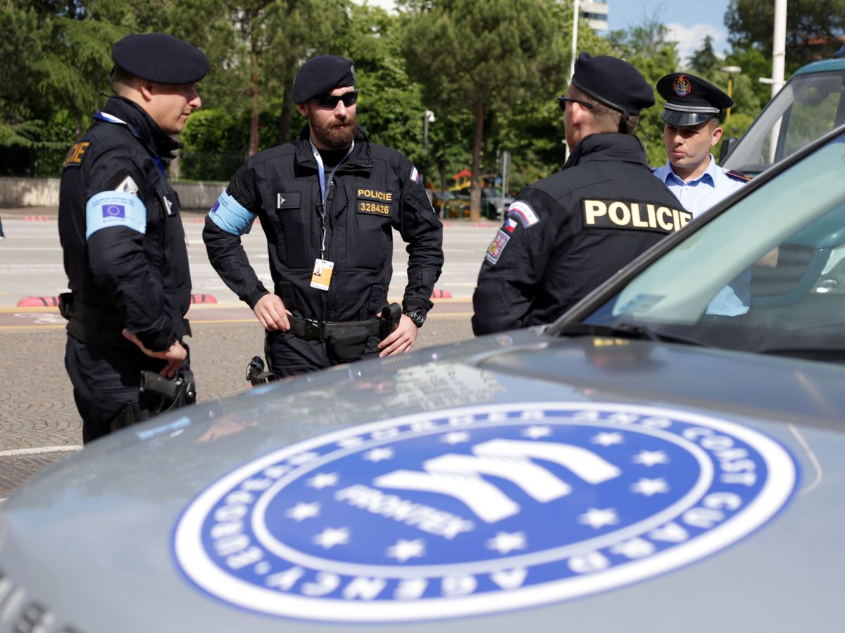 Foto: Policías de Frontex. (Reuters)