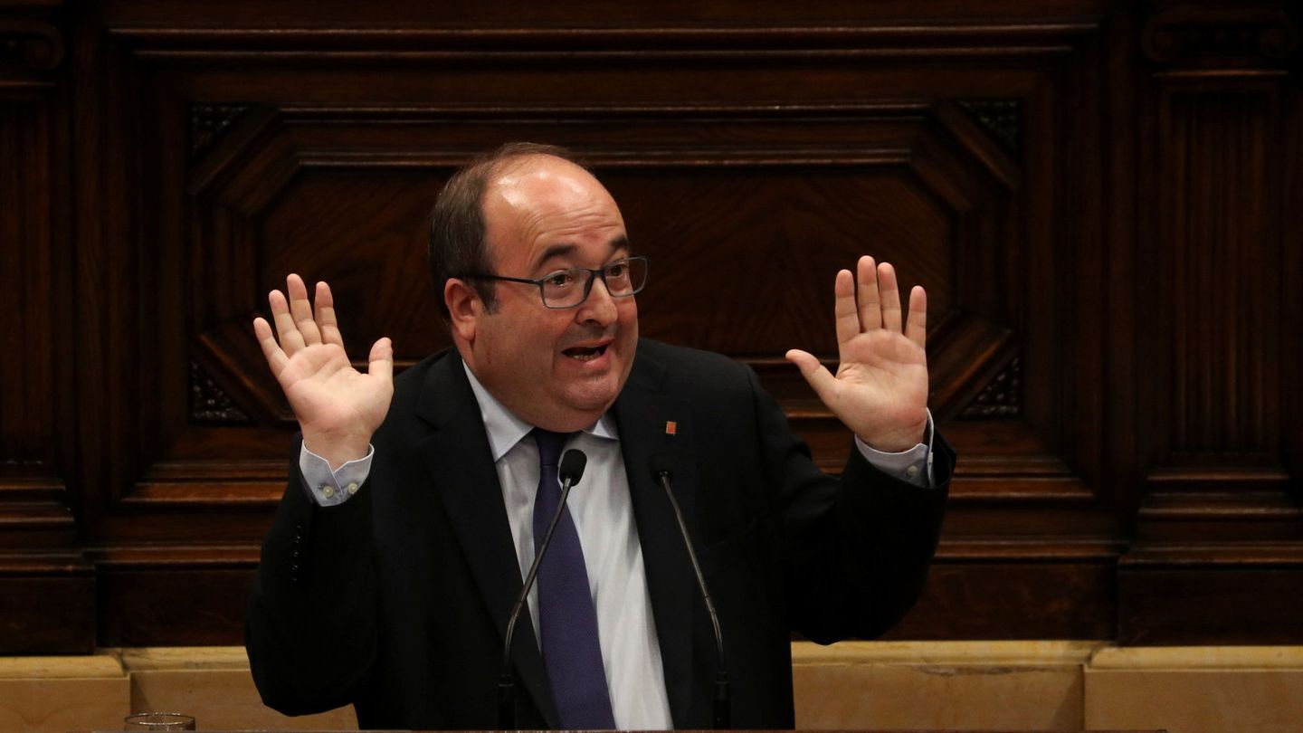 Socialist Party of Catalonia (PSC) leader Miquel Iceta delivers a speech during an investiture debate at the regional parliament in Barcelona, Spain, May 14, 2018. REUTERS Albert Gea