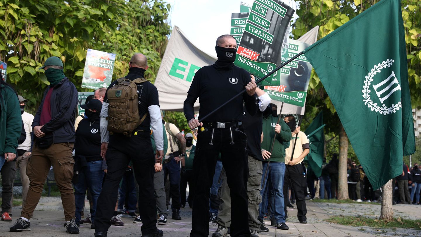 Manifestantes de El Tercer Camino, partido político de extrema derecha alemán que reivindica el nacionalsocialismo (Foto: Reuters)