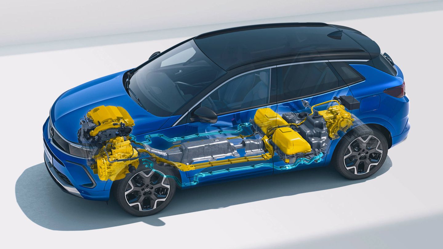 El Grandland Hybrid4 combina tres motores: el 1.6 Turbo de 200 CV, uno eléctrico delante de 110 CV y otro detrás de 113.