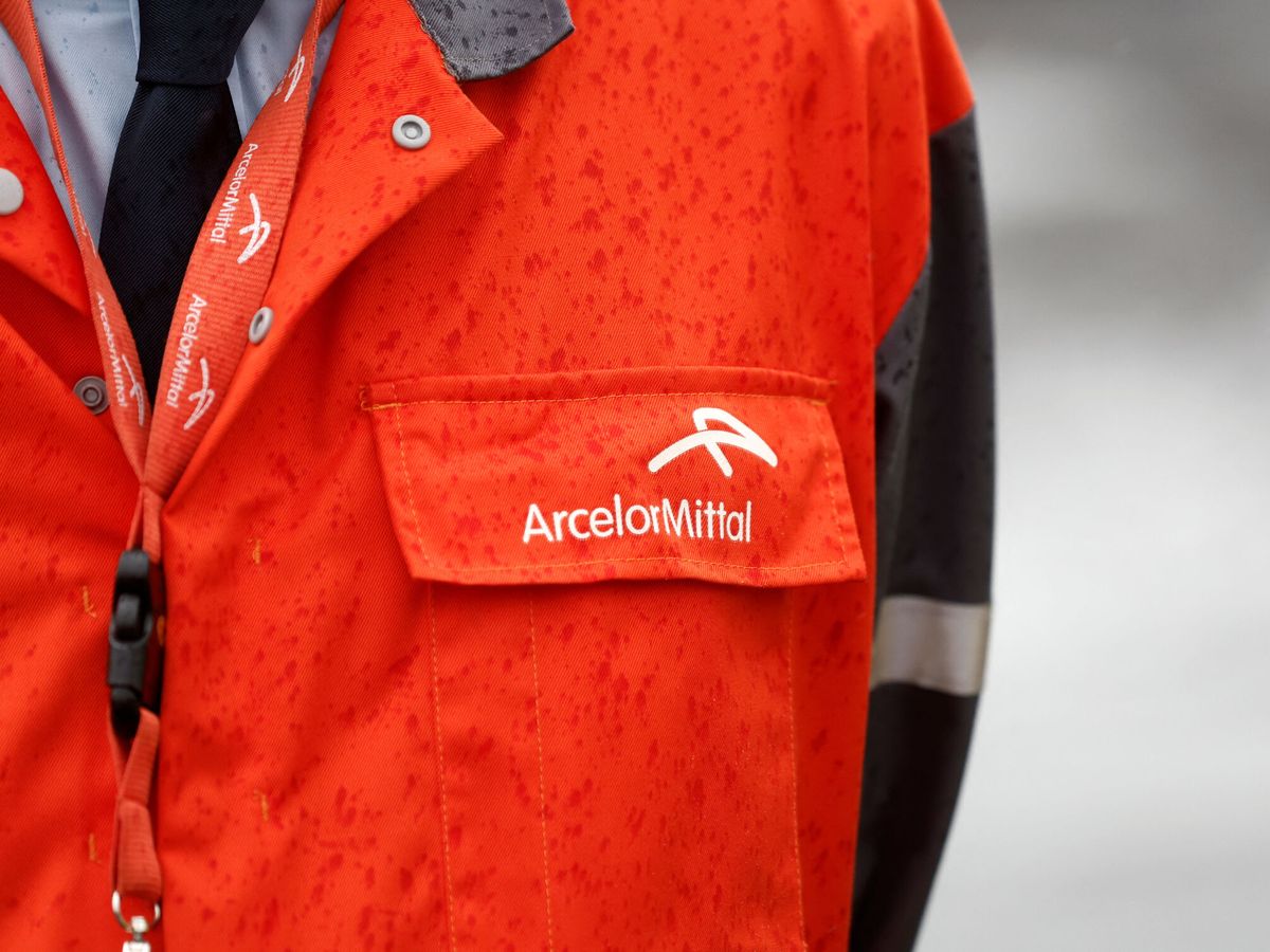 Foto: Un trabajador de ArcelorMittal. (Reuters/Benoit Tessier)