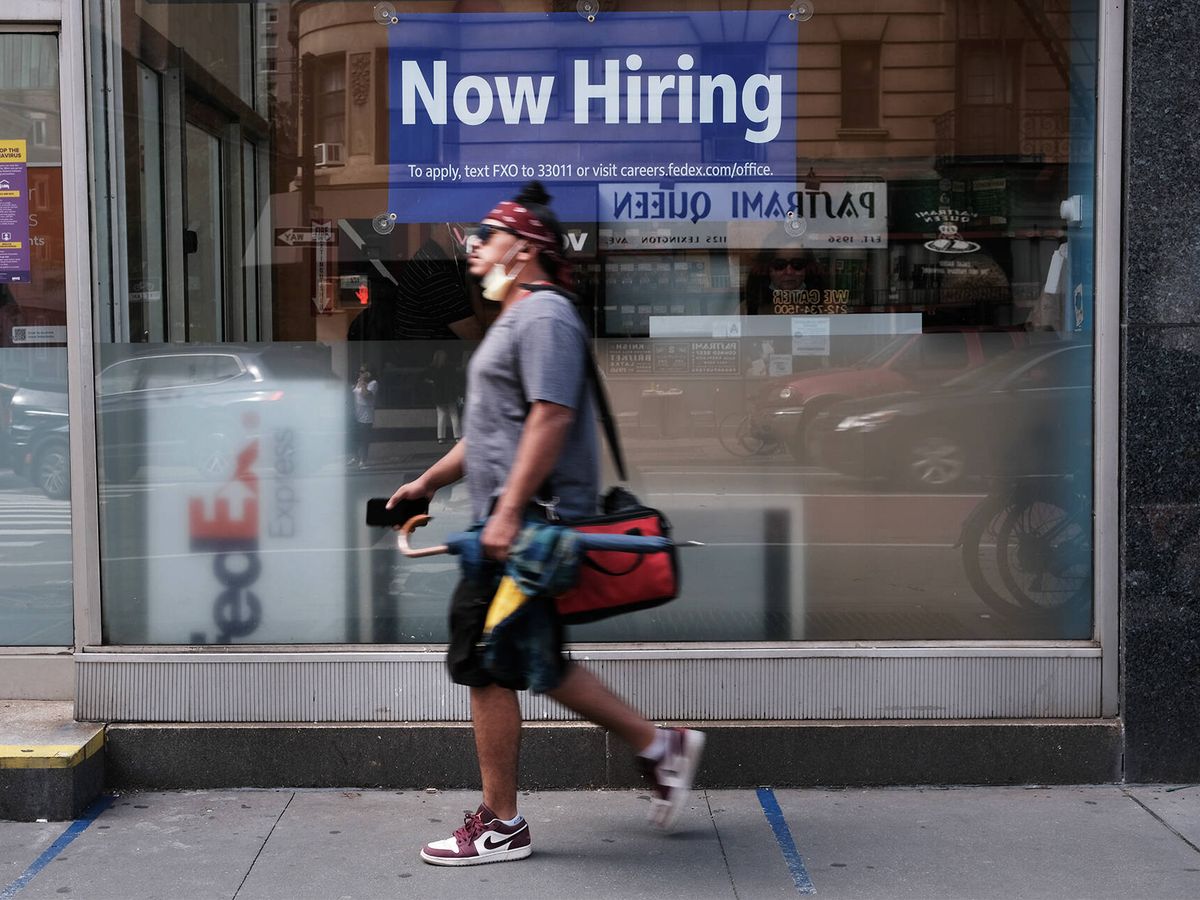 Foto: Un comercio busca empleados en Nueva York. (Getty/Spencer Platt)