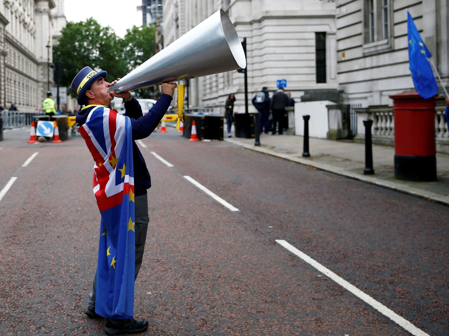 Manifestante anti-Brexit en Downing Street. (Reuters)