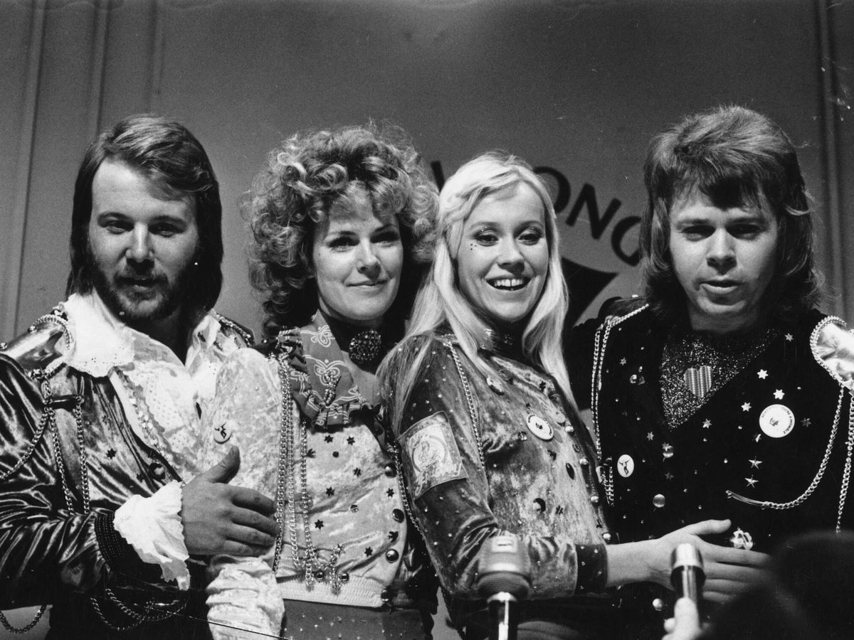 Foto: El grupo sueco ABBA da una rueda de prensa tras ganar Eurovisión en 1974 con 'Waterloo'. (Getty Images/Evening Standard)