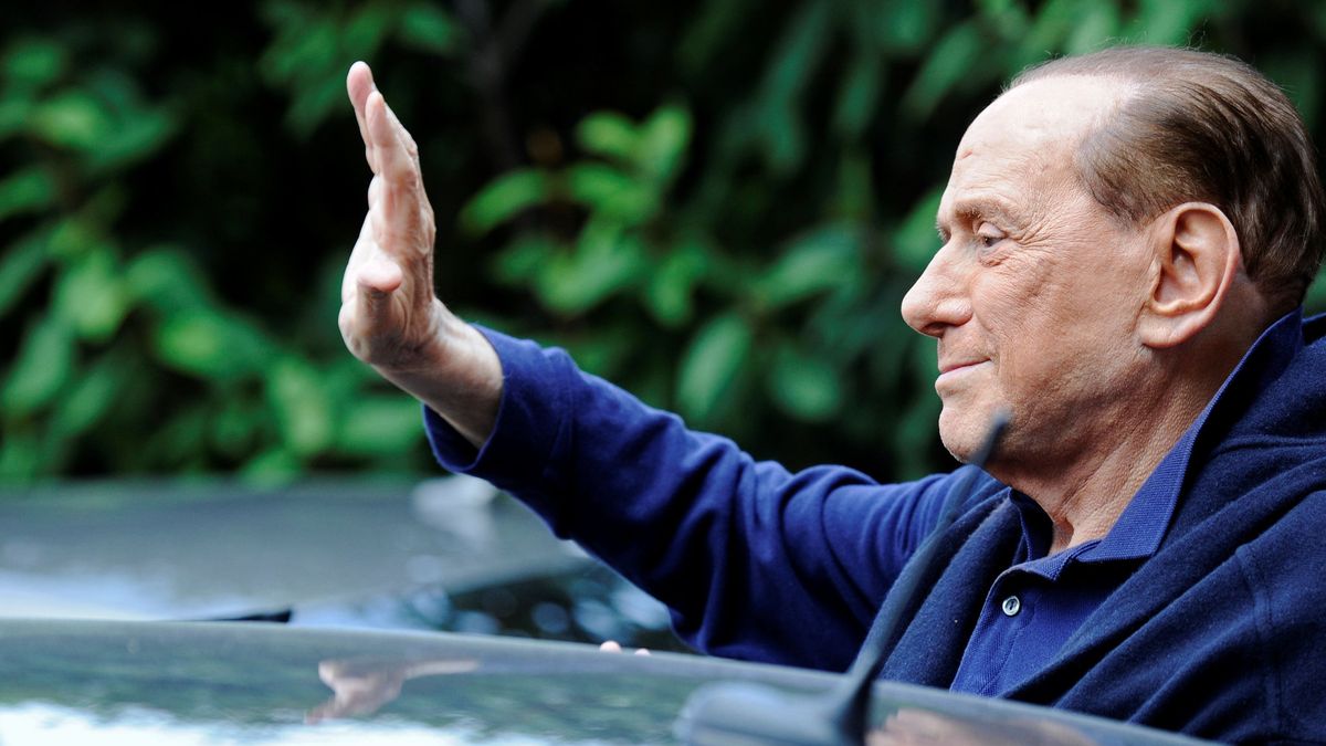 Berlusconi vende el Milan a los chinos treinta años y cinco Champions después 