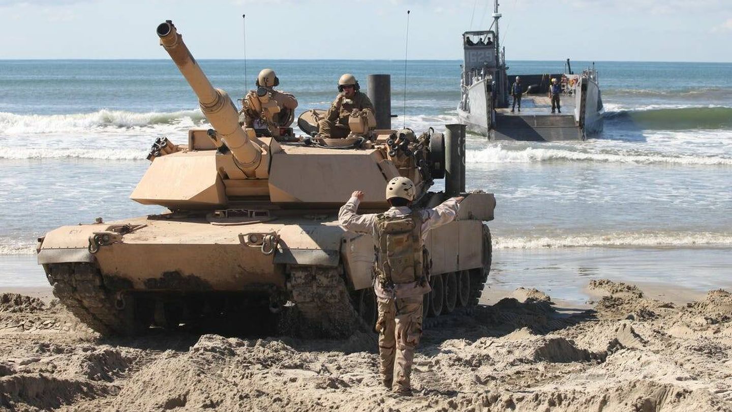 M1A2 Abrams del US Marine Corps en una operación de desembarco. (USMC)