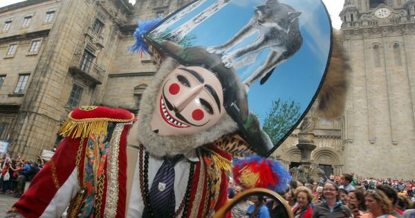 Foto: Imagénes del carnaval compostelano en 2016. (EFE/Xoan Rey)