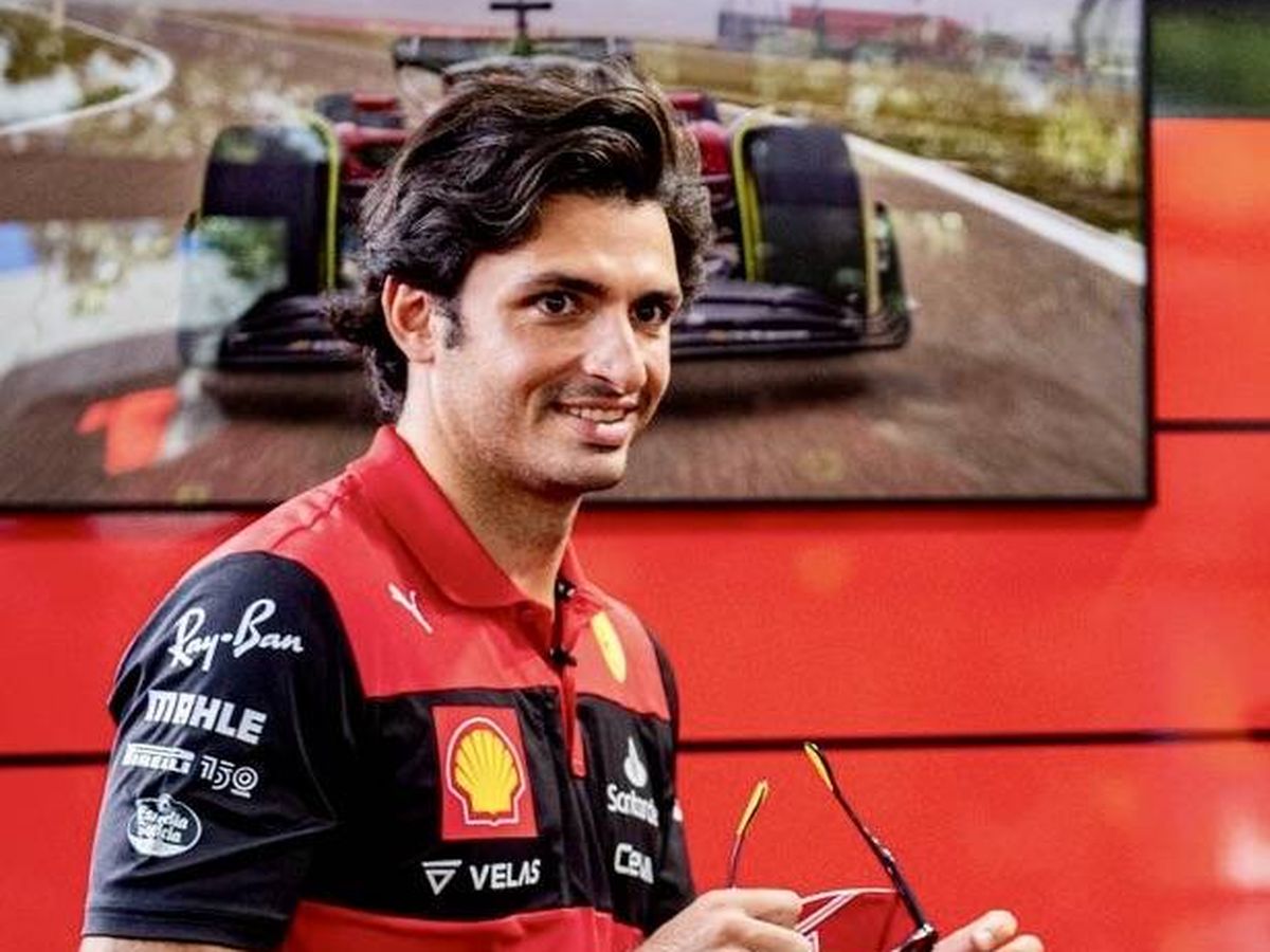 Foto: Carlos Sainz en Imola en el anuncio de su renovación (Scuderia Ferrari)