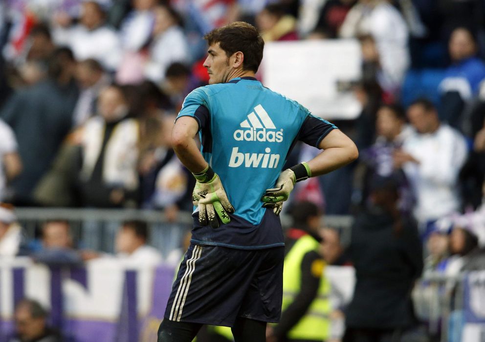 Foto: Casillas ha visto los últimos partidos oficiales desde el banquillo (Efe).
