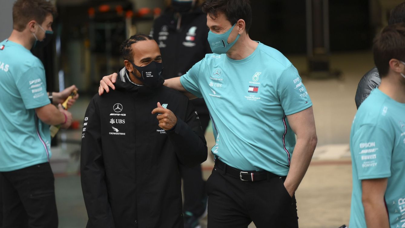 Las pistas que apuntan a que Mercedes y Hamilton lograrán la cabeza de Michael Masi