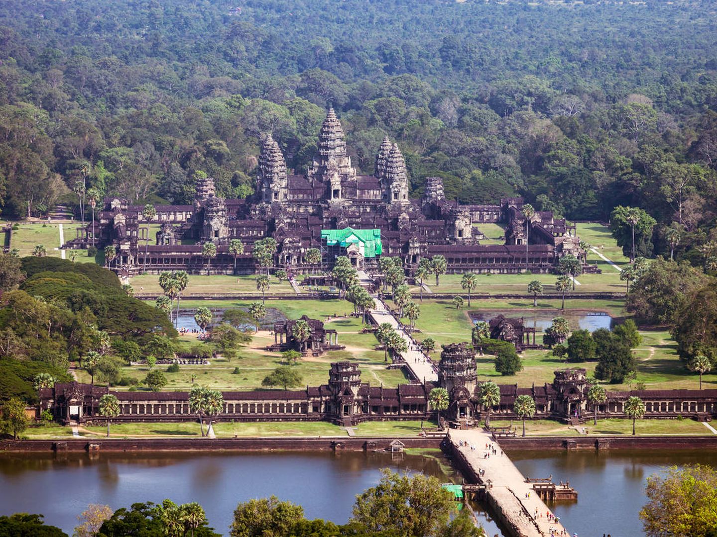 Angkor Wat, rodeado por su característico foso. (iStock)
