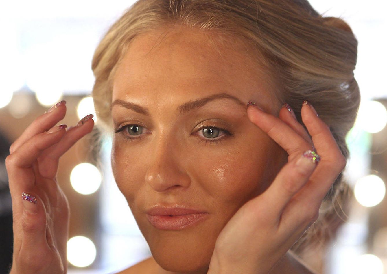 Antes de aplicar el maquillaje hay que preparar la piel del rostro.