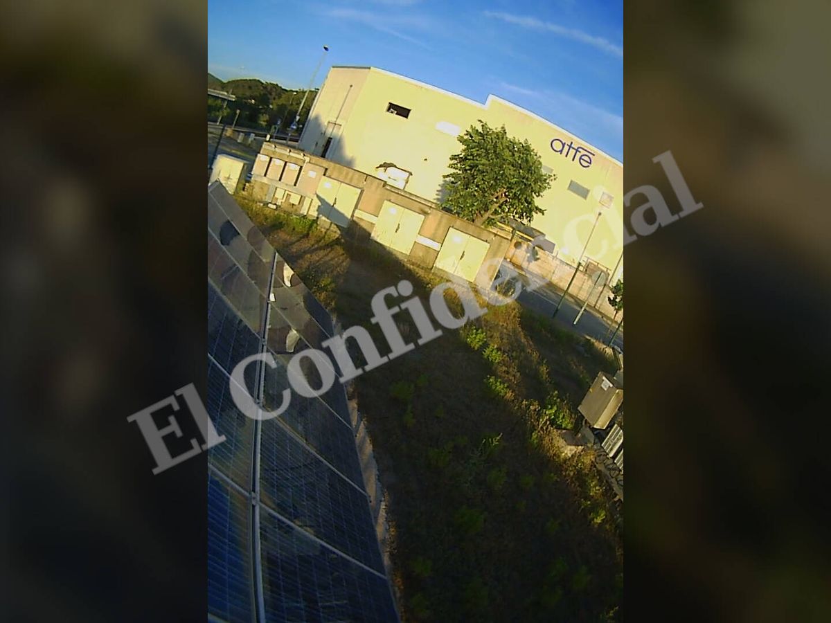 Foto: Fotograma del vídeo del dron con el que sobrevolaron la planta fotovoltaica.