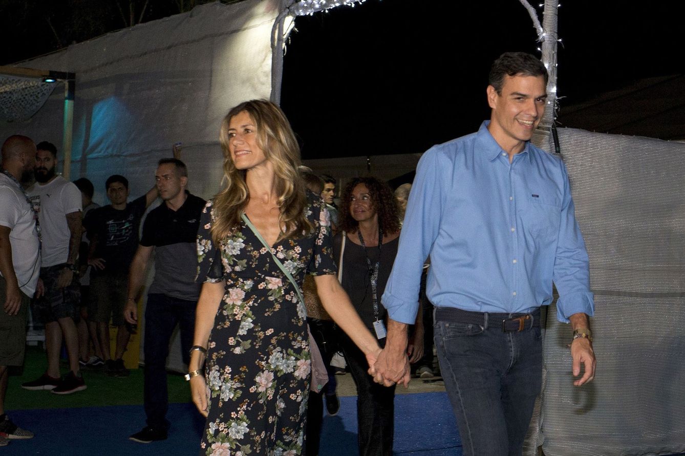 Pedro Sánchez y su esposa, a su llegada al concierto de The Killers. (EFE)