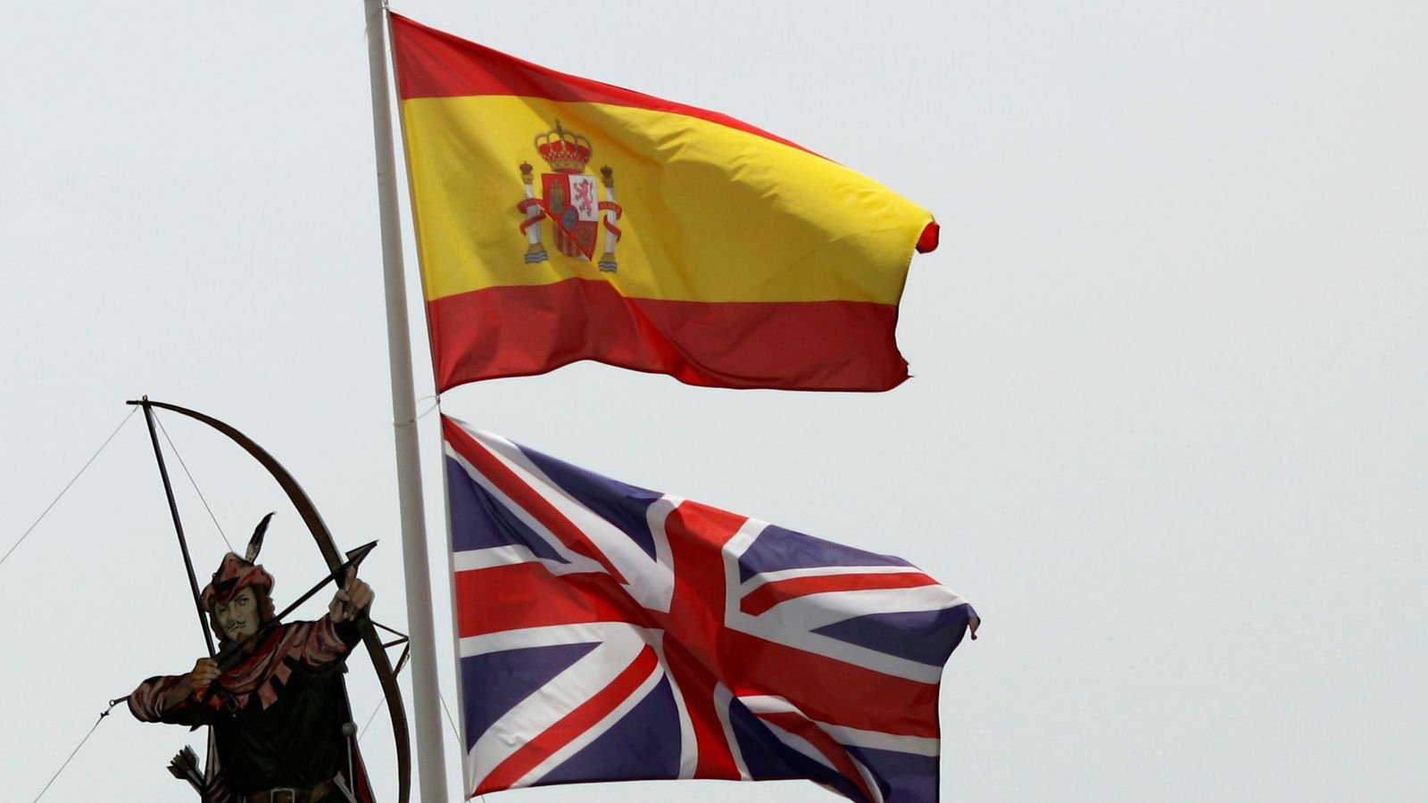 Foto: Banderas de España y Reino Unido (Reuters)