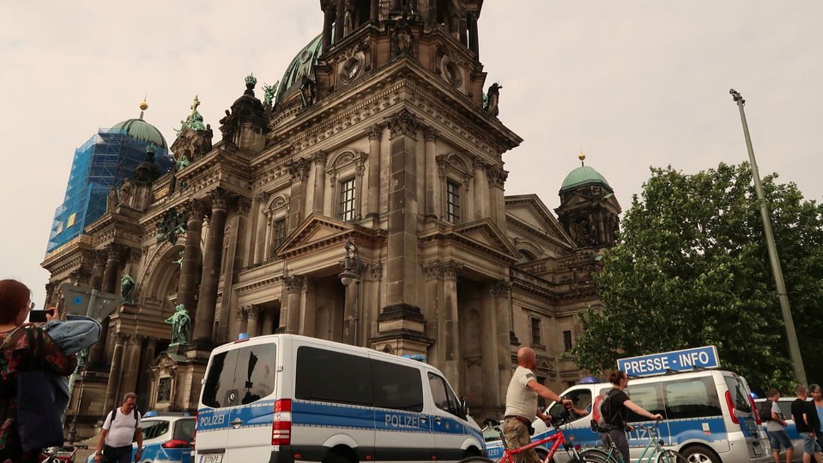 La policía abre fuego contra un sospechoso en la catedral de Berlín