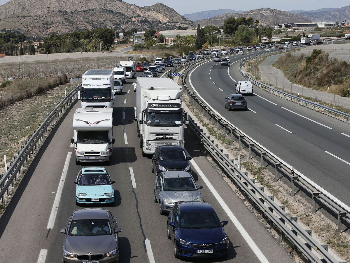 Foto: Esta autopista de Alicante será gratis a partir de este verano: fechas y ubicación. (EFE / Manuel Lorenzo)
