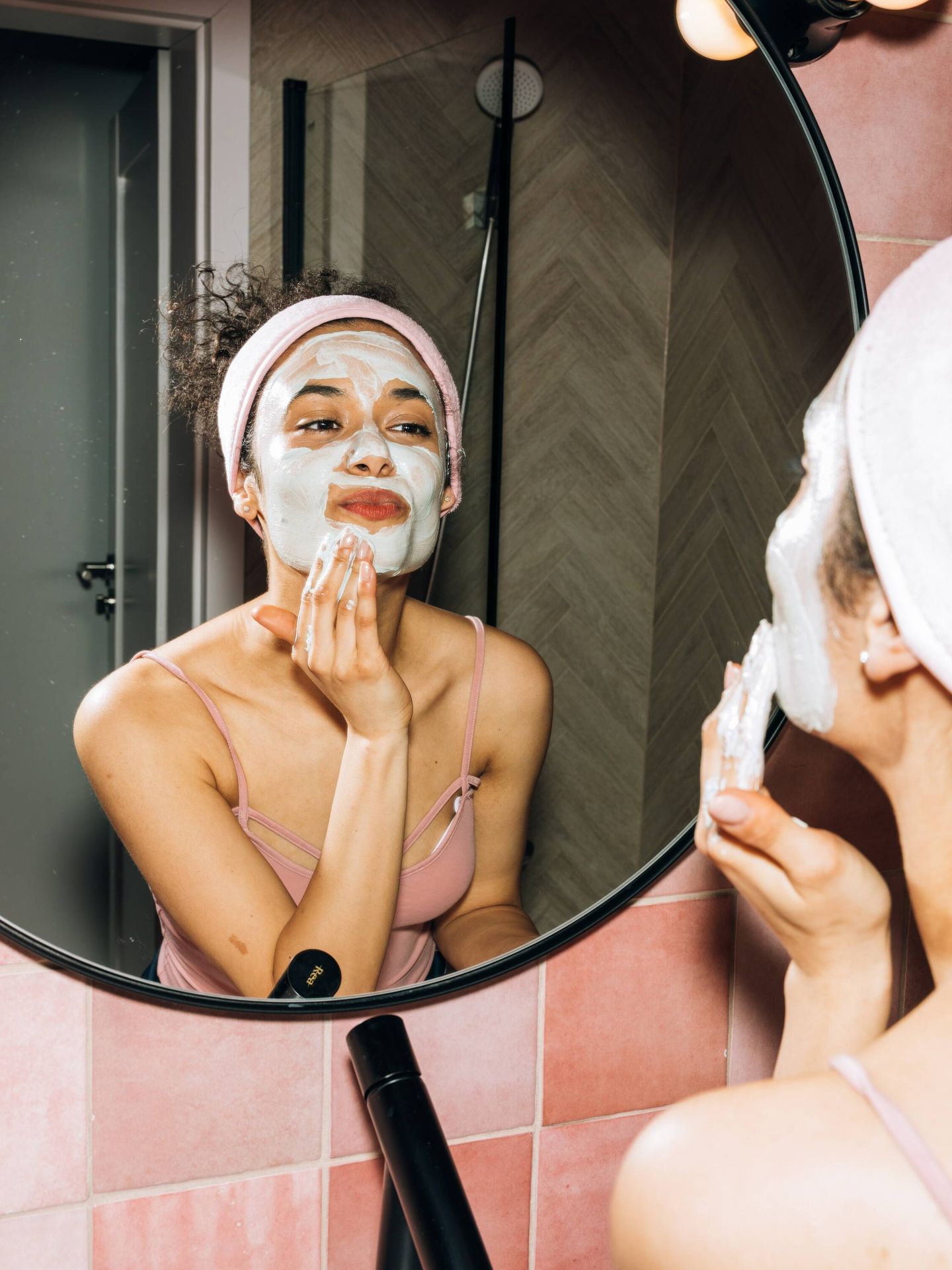 La limpieza es un paso esencial para la salud y la belleza de la piel. (Koolshooters para Pexels)