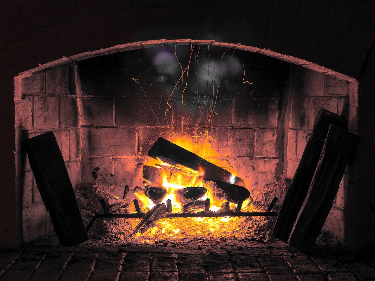 Foto: Una chimenea es ideal para el hogar, pero hay que saber encenderla (Micah Carlson para Unsplash)