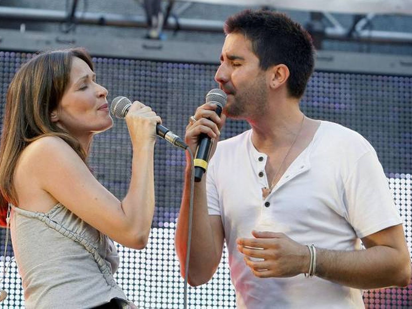 Sharon Corr canta con Álex Ubago en Madrid. (EFE)