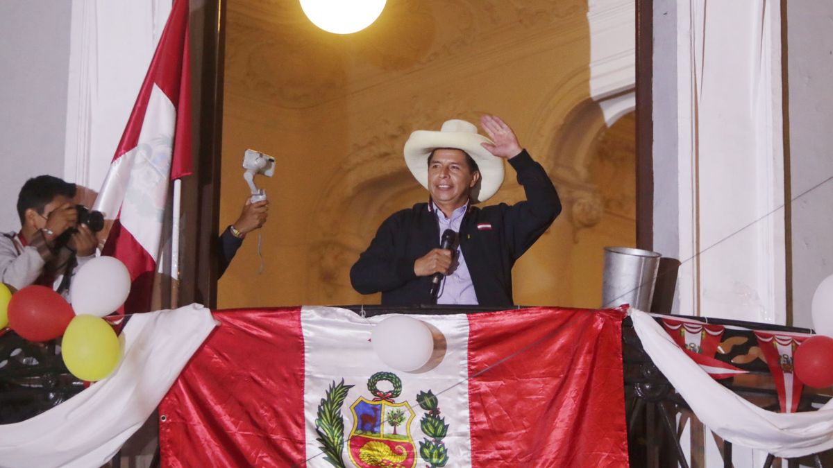 Final de infarto en Perú: con el 97%, Castillo mantiene una mínima ventaja sobre Fujimori