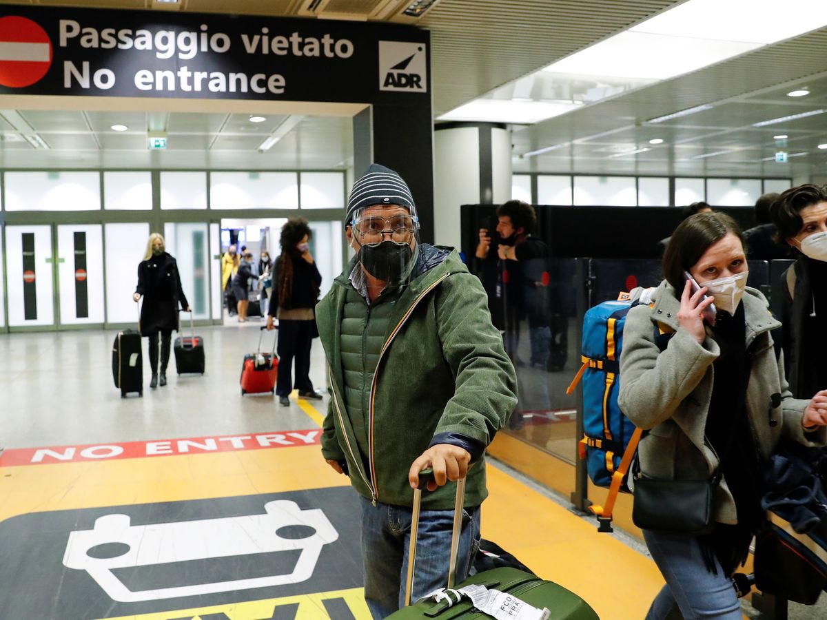 Foto: Aeropuerto de Fiumicino en Roma. Italia suspendió los vuelos con el Reino Unido unilateralmente. (Reuters)