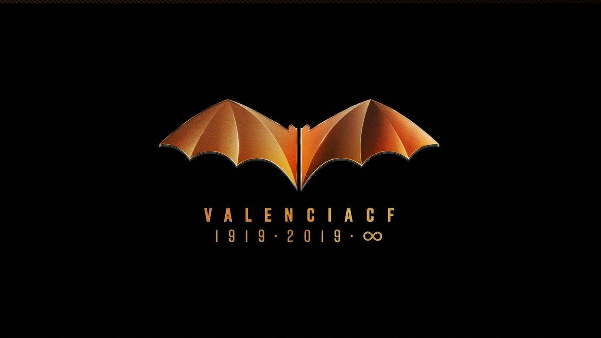 El Valencia CF firma la paz con Batman: el murciélago del centenario ya es  legal