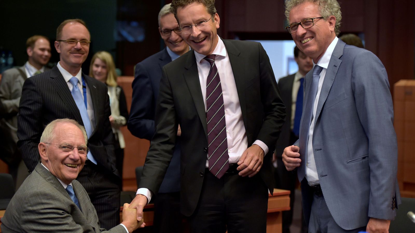 Foto: El ministro de finanzas alemán, Wolfgang Schauble, de risas con el presidente del Eurogrupo, Jeroen Dijsselbloem, y con Pierre Gramegna, ministro de finanzas de Luxemburgo. (Reuters/Eric Vidal)