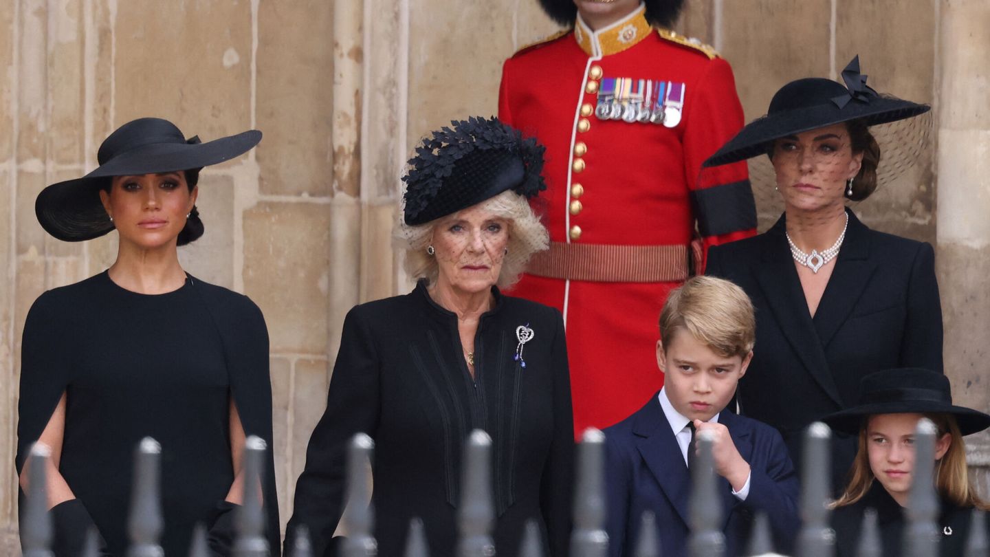 Meghan y Kate en el funeral de Isabel II. (Reuters)