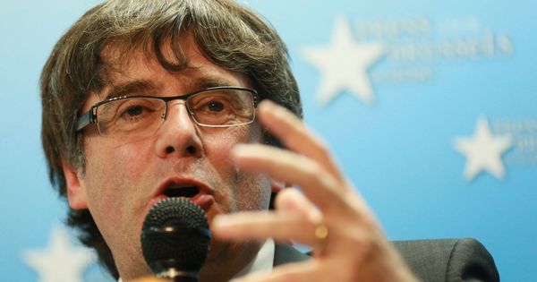 Foto: Puigdemont interviene ante la prensa en Bruselas (EFE)