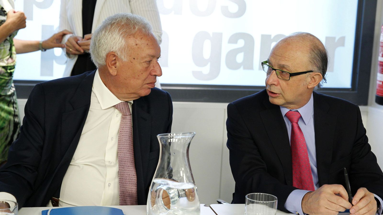 Foto: El ministro de Exteriores José Manuel García-Margallo y su homólogo de Hacienda, Cristóbal Montoro (EFE)