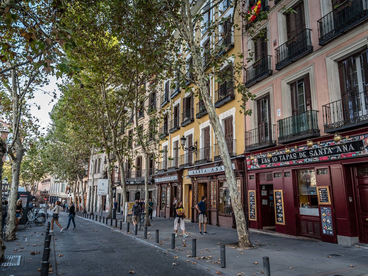 Duelos, y misa: un paseo por la historia del barrio las Letras de Madrid