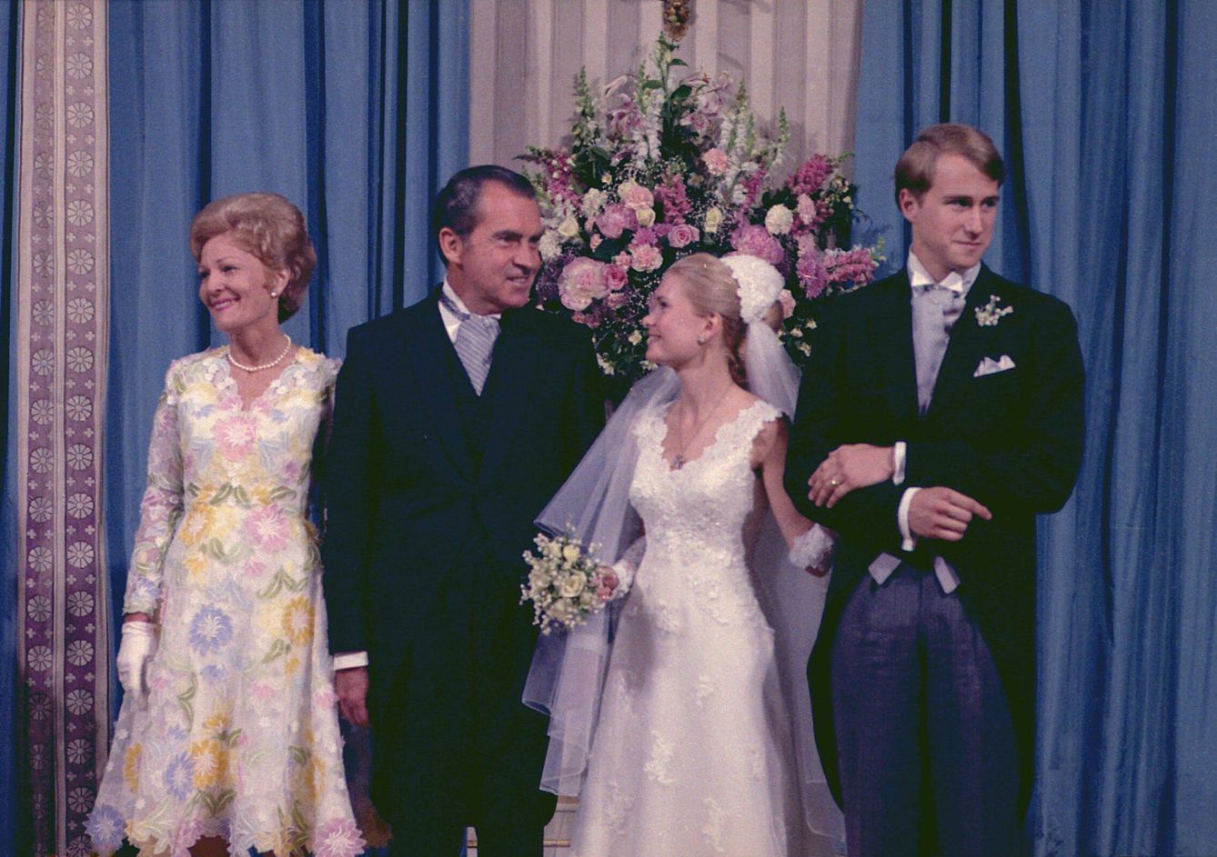 Pat y Richard Nixon, su hija Tricia y Ed Cox, en su boda en junio de 1971 en la Casa Blanca. (Cordon Press)
