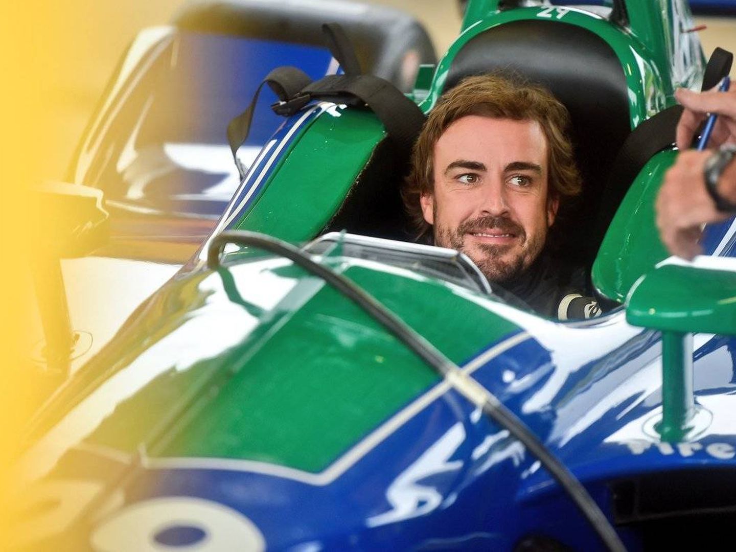 El asturiano se mostró feliz de volver a subir a un monoplaza de la IndyCar. (Twitter: @FollowAndretti)
